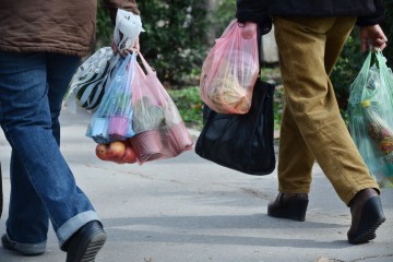 Plastic pollution: Calls to do more to cut bag use